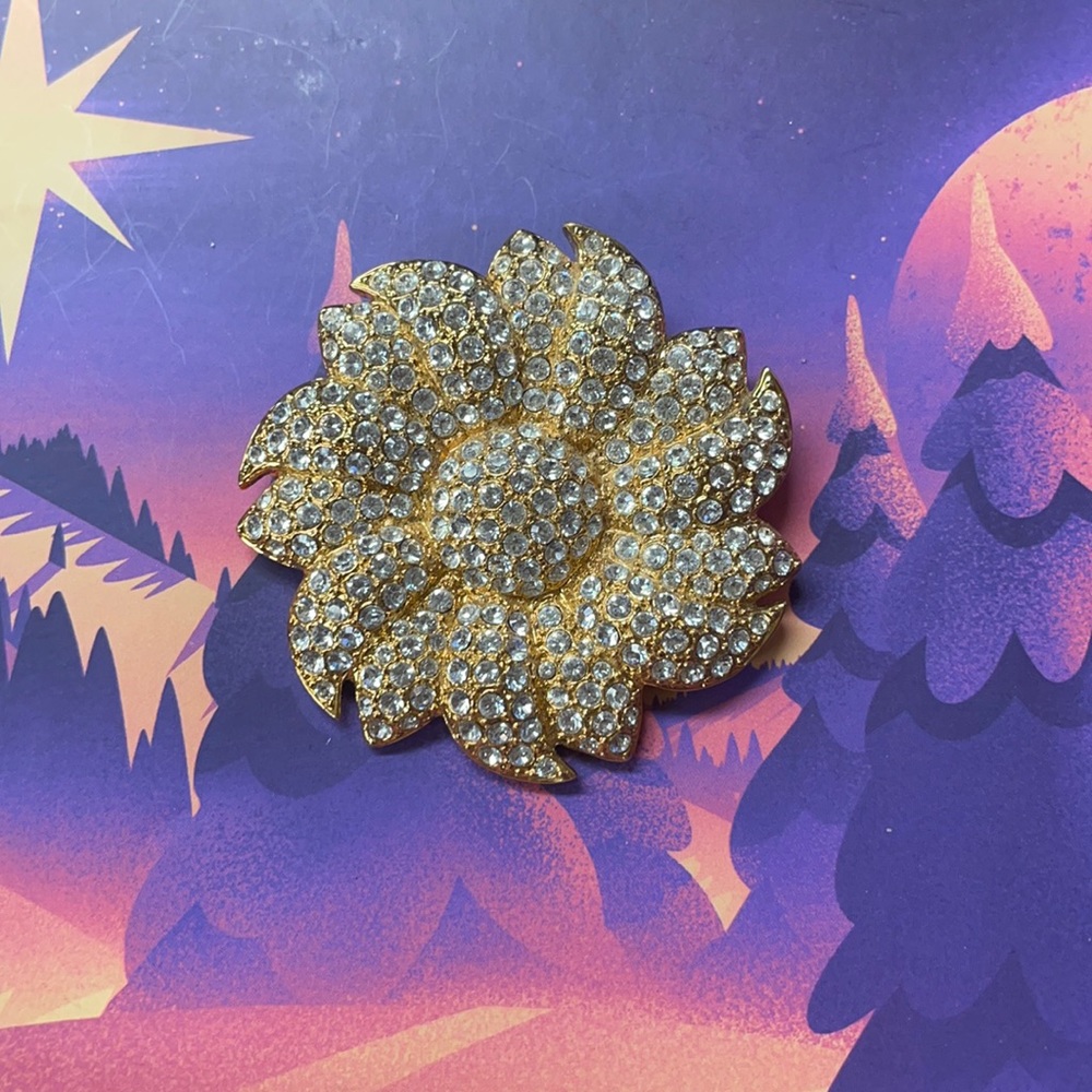 Jaqueline Bovier Kennedy flower pin